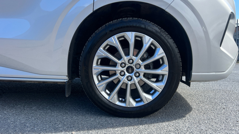 Ford Tourneo Custom 320 L2 Diesel Fwd 2.0 EcoBlue 136ps H1 Titanium 8 seater